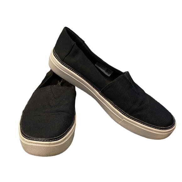 Toms black canvas slip on shoes women’s size‎ 7 - Picture 2 of 7